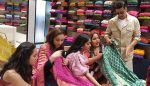 Akshay kumar purchasing sarees for his sisters
