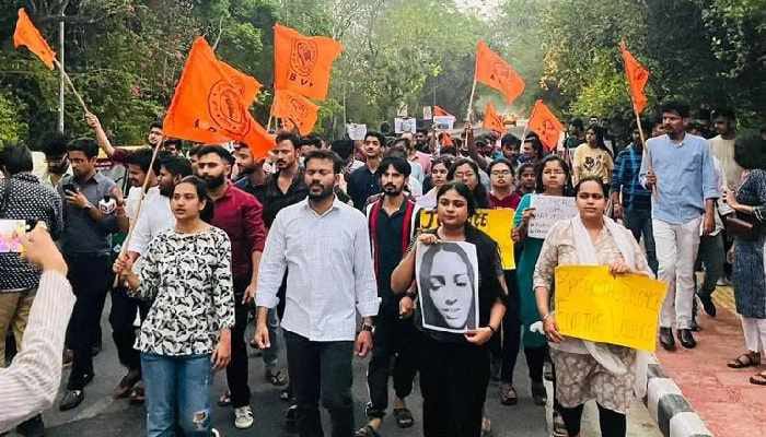Sakshi Murder Case: नाबालिक की खौफनाक हत्या के खिलाफ JNU के छात्रों निकाला जस्टिस मार्च, सख्त कानून की मांग