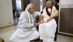 PM Modi and his mother