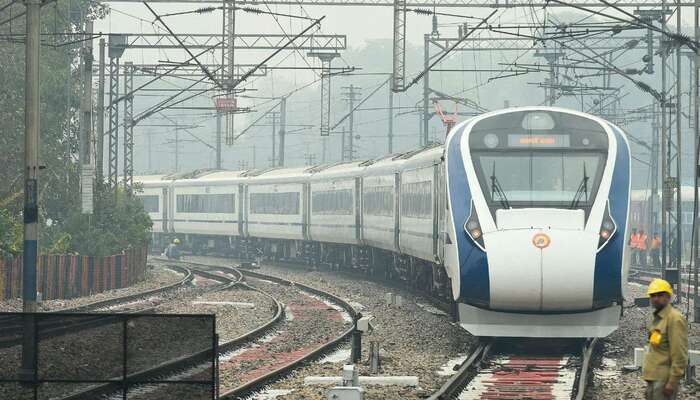 Bilaspur-Nagpur Vande Bharat train stopped in Chhag