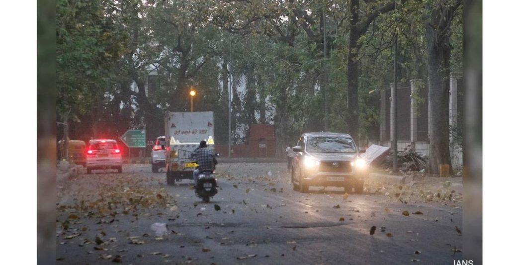 delhi-ncr-weather-alert-heavy-rain-forecast-imd